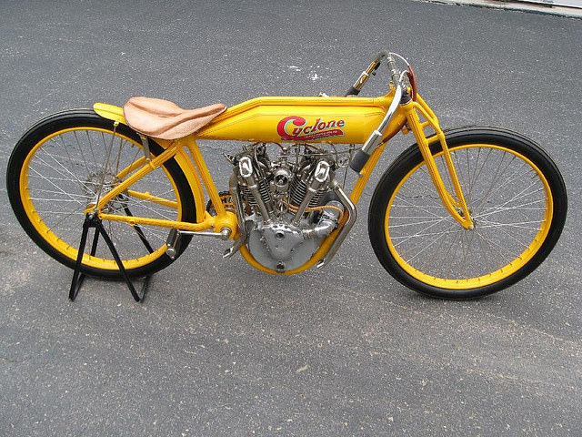 cyclone board track racer